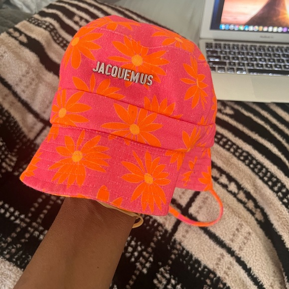 Jacquemus Le Bob Gadjo Daisy Bow Bucket Hat - Picture 1 of 6